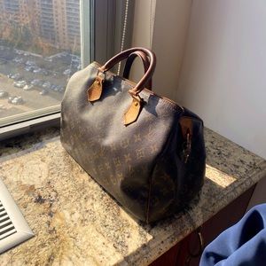 100% authentic vintage Louis Vuitton speedy 35 bag